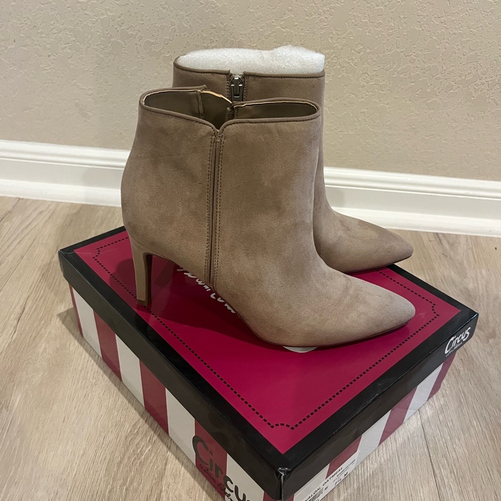 Circus by Sam Edelman Pointed Heeled Booties 7.5